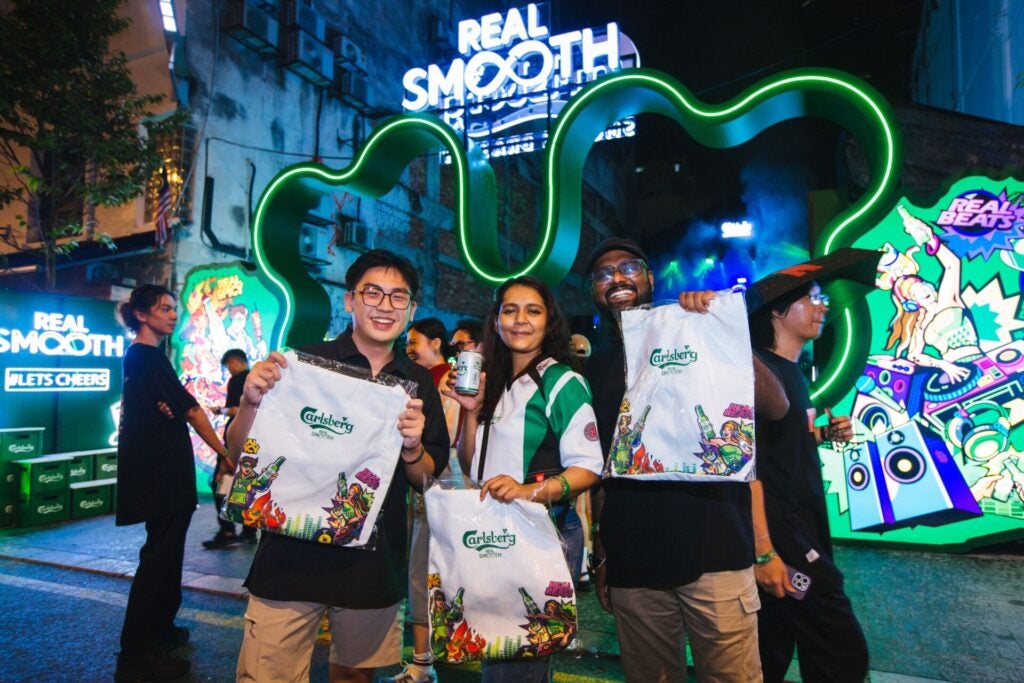 Visitors At The World Of Smooth With Their Limited Edition Carlsberg Smooth Draught X Loka Made Tote Bags