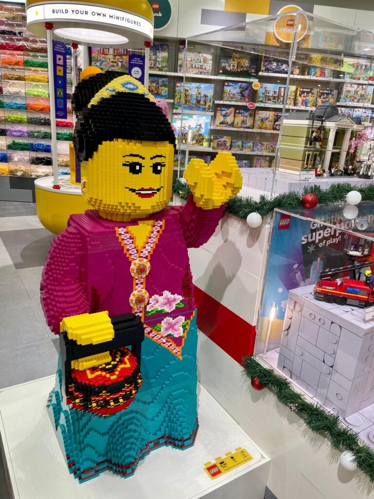 3D Lego Nyonya Lady