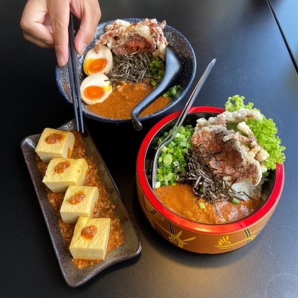 RamenMobCrab Dishes hand