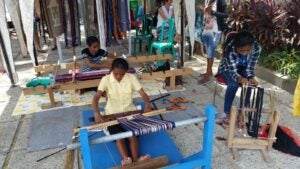 a local making a tais