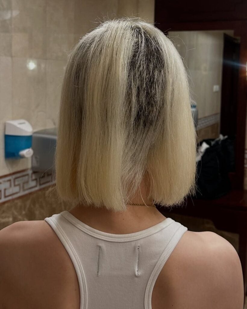 여러분 탈색 조심하세요 사진보고 놀라셨죠.여러분들께 예쁜 모습을 보여드리고 싶은 마음에 3년 만에 금발소다로 깜짝 변신하려고 한국에 돌아와 평소 다니던 샵에서 탈색을 4