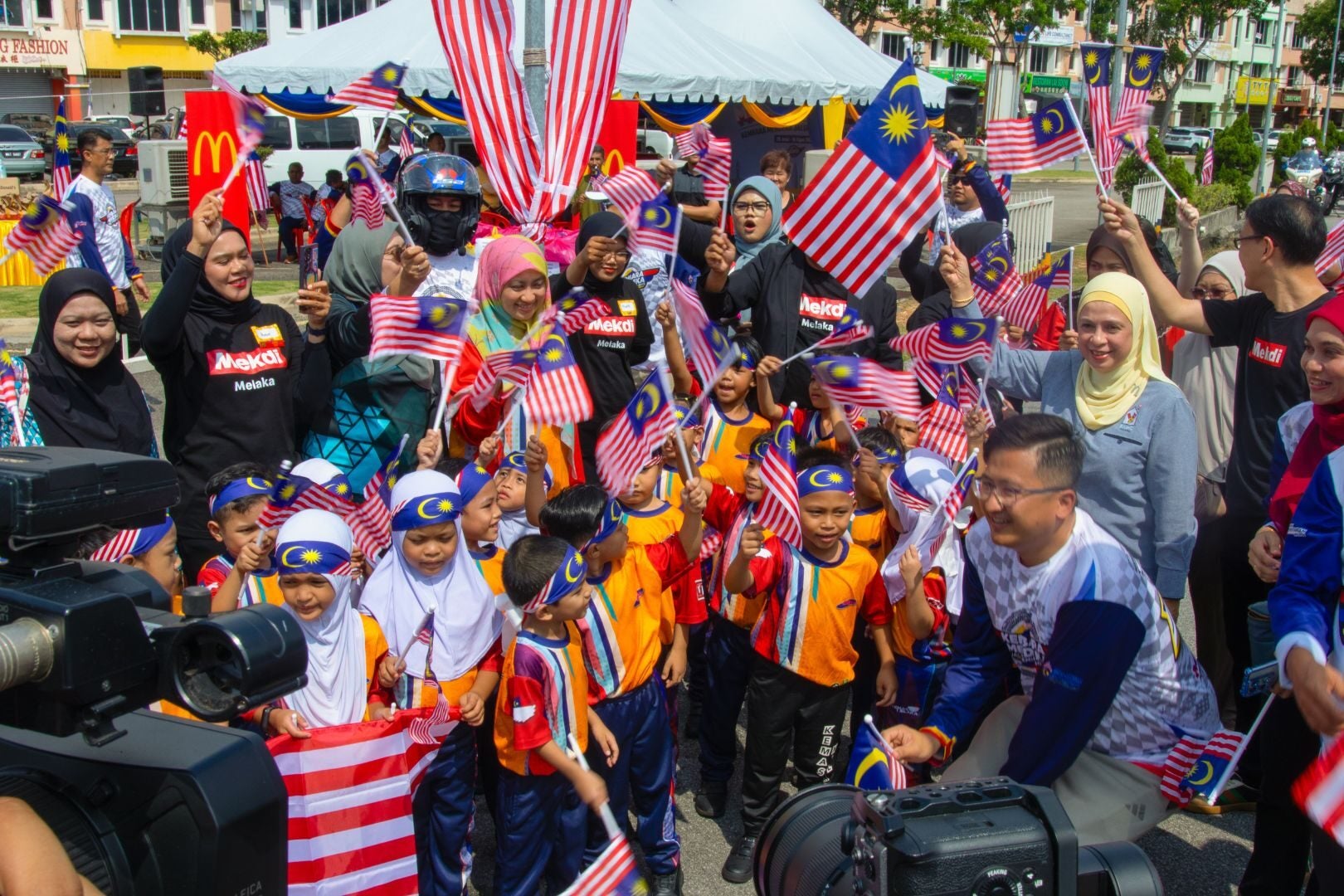 McDKembara Kids outside