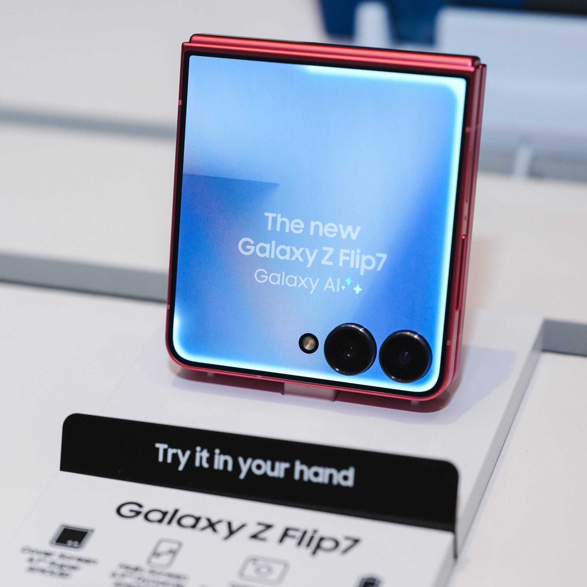 SamsungGalaxy7 Flip 20250709 20sq