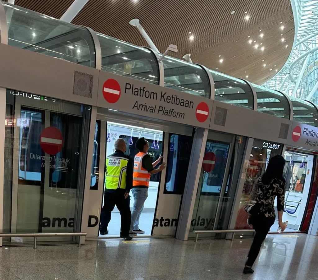 new klia aerotrain breaks down just 1 day after relaunch v0 dCoxRhrybAoWhiKgrKjgvpwI12K3r3x2EwNUJ 5Et E