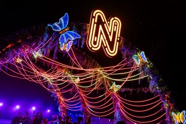 SunsetNEON2025PR EZW06943