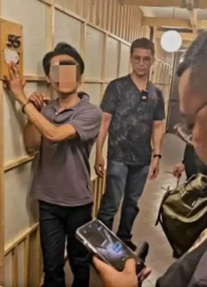 0BAAAD469CDB73819F6AD5556074B949 low 1