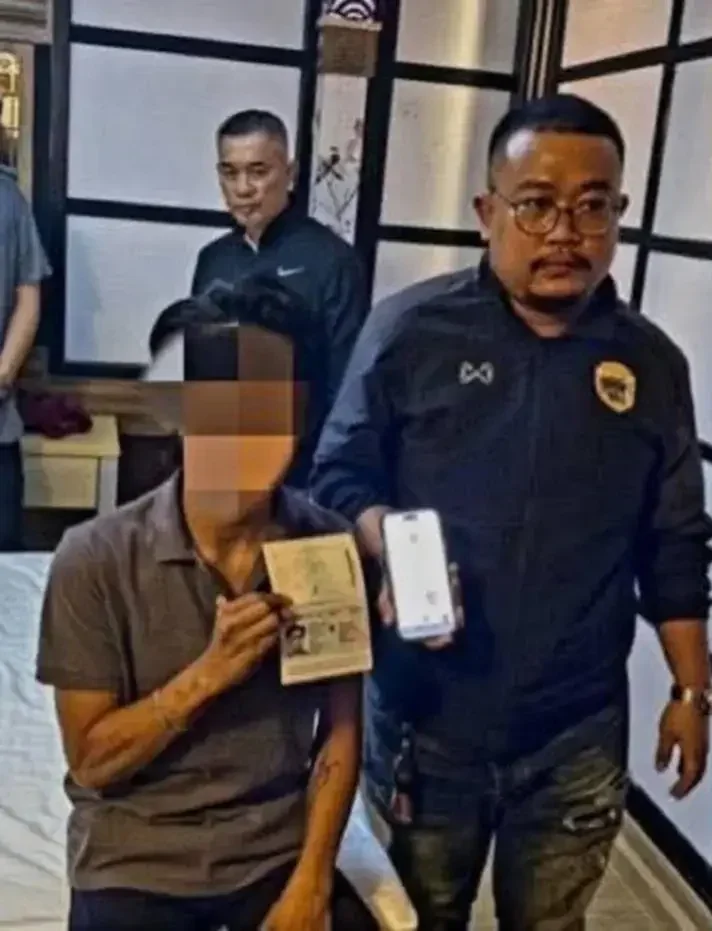 0BAAAD469CDB73819F6AD5556074B949 low