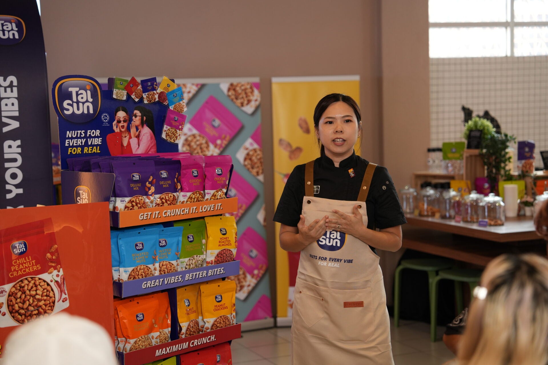 Lee See Pin Chocolatier and Co founder of Cocoraw explaining and introducing the chocolate making process during Tai Sun Chocolate Workshop