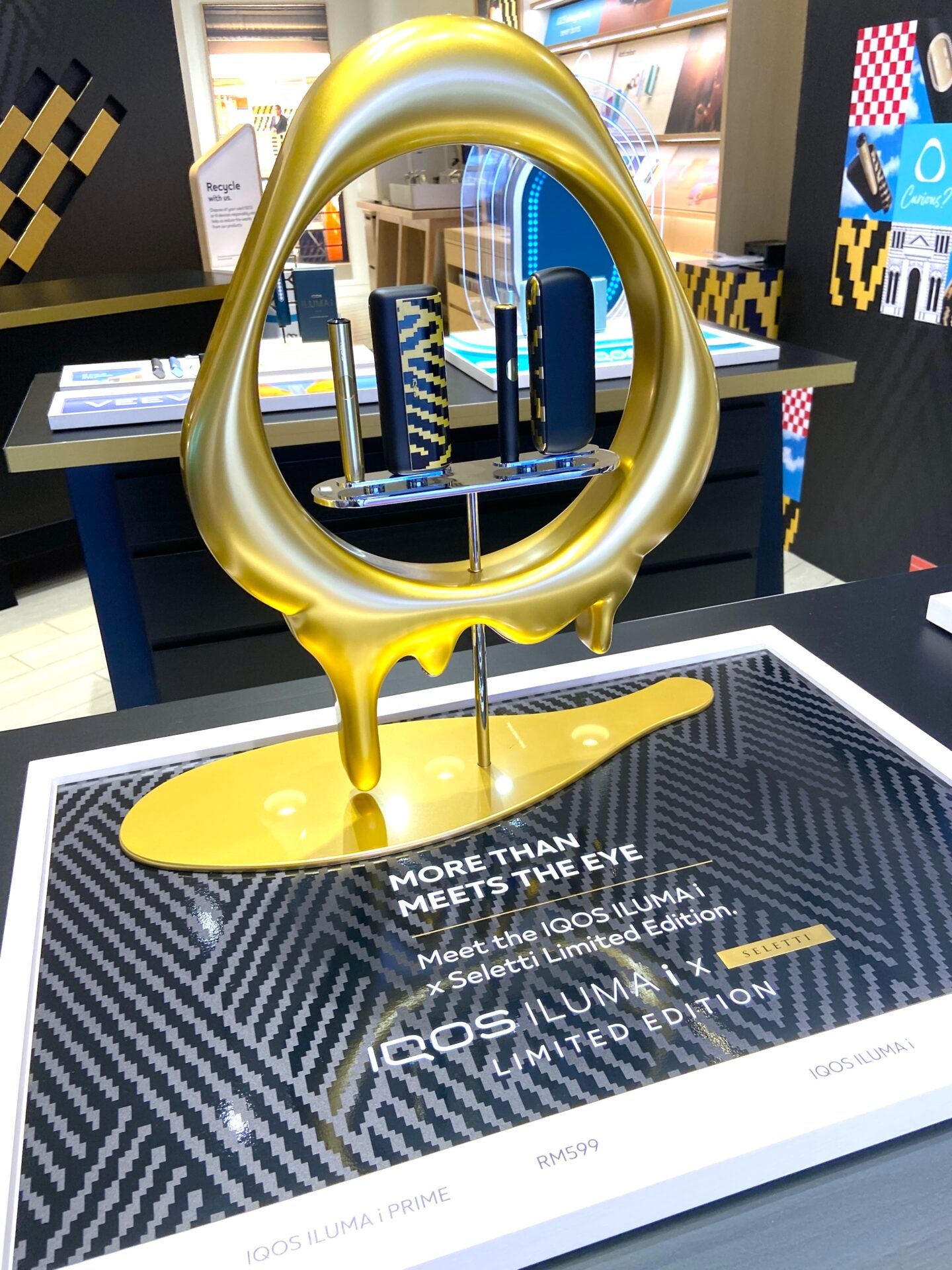 PMISeletti IQOS ILUMA display