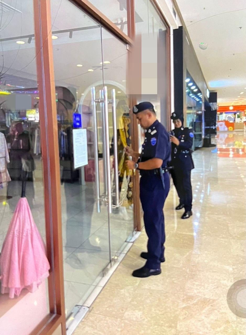 654523397 17879935971499976 2781746171222746797 N