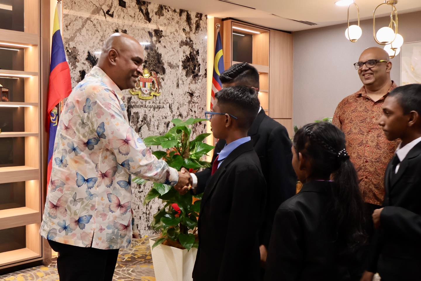 655262673 122261992652166941 5874048886269485427 N