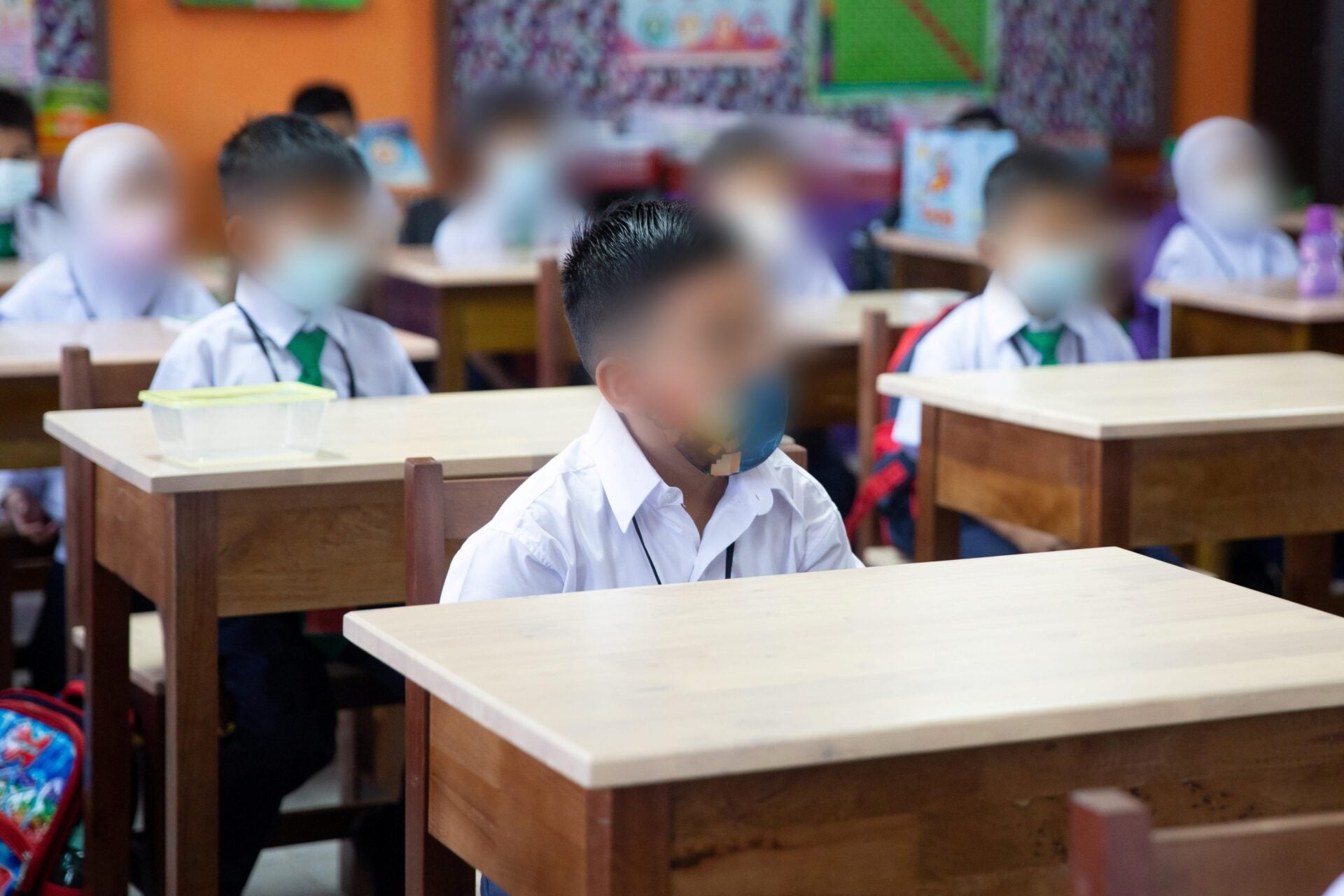 166164046 L