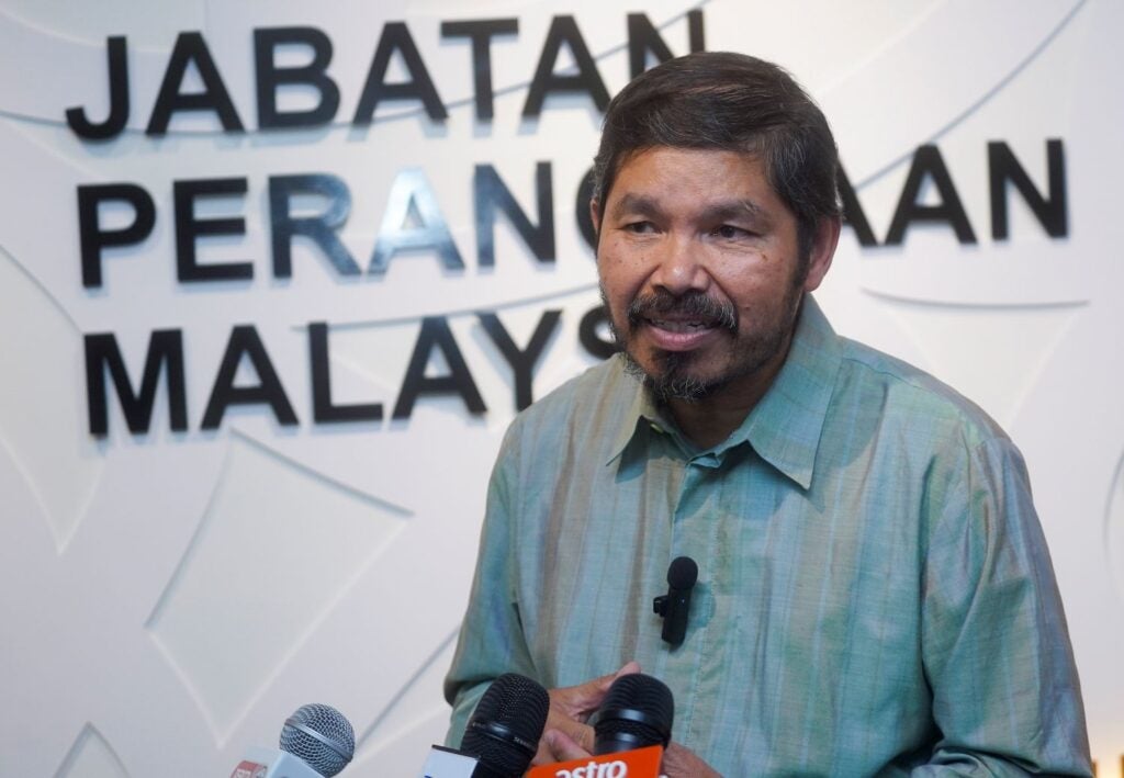090726 Lead090726 Uzir Perangkaan Baru Pg1