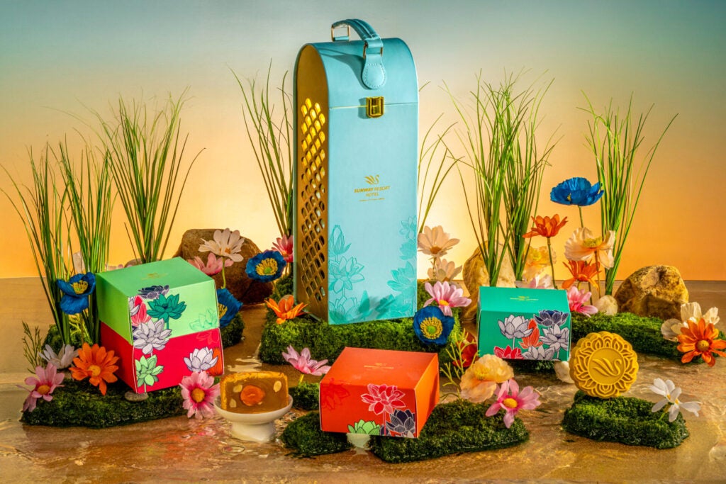 Landscape Box With Mooncakes