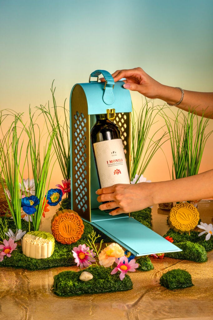 Portrait Box With Wine