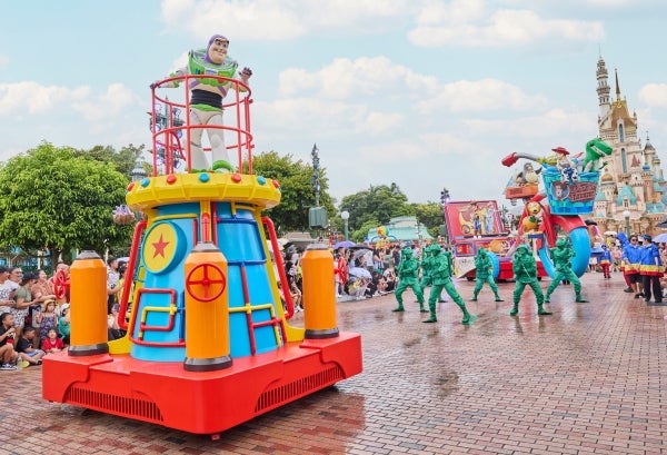 Hktb Pixar Water Play Street Party Credit Hong Kong Disneyland Resort