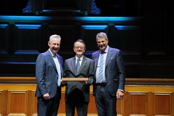 Sunwayvu Tan Sri Dato Seri Dr Sir Jeffrey Cheah Kbe Ao Flanked By Victoria University Chancellor Steve Bracks And Vice Chancellor Adam Shoemaker
